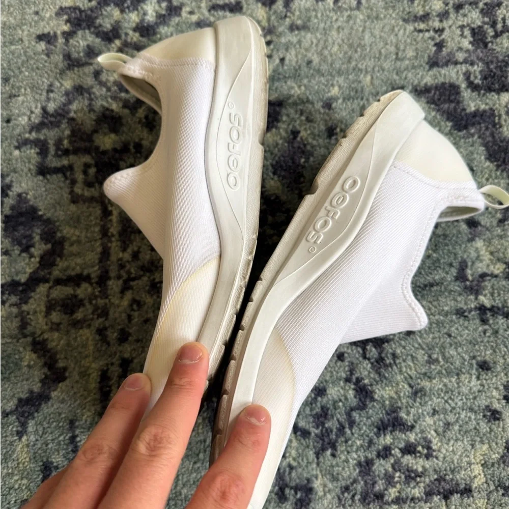 Women’s Size 8.5 OOFOS OOmg Sport Low Recovery White Shoe Slip On Support Shoes - Picture 6 of 9